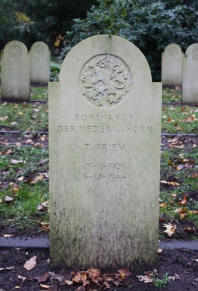 Grafsteen van Teunis Priem