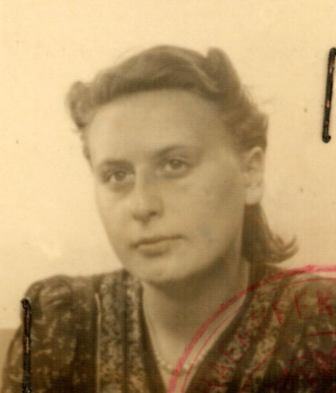 Portret van Esther Malka Flinker