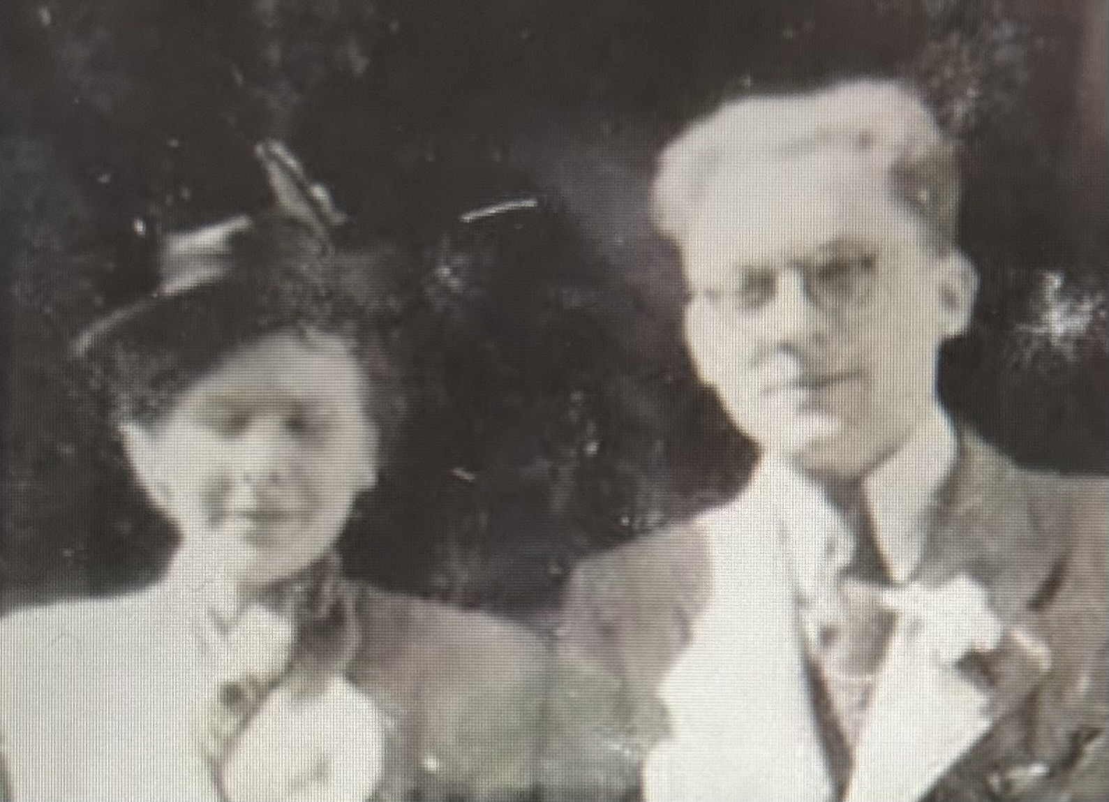 Foto van rond 1942 1943 Pleun en zijn verloofde. Mijn ouders.