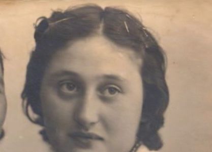 Bertha Ensel met haar jongere zus Salina Ensel