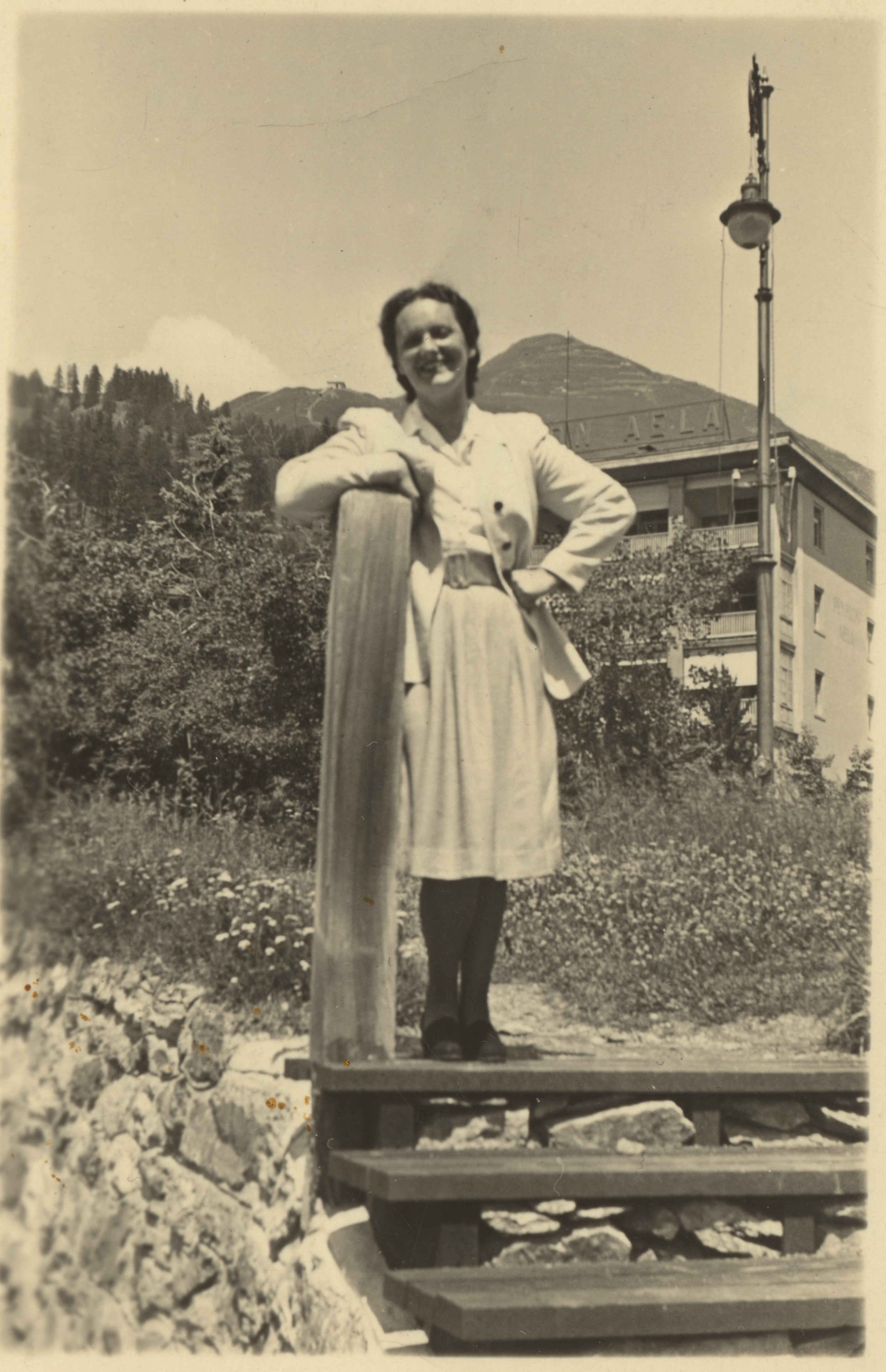 Duifje de Groot-Vlessing in Davos, Zwitserland in juli 1947