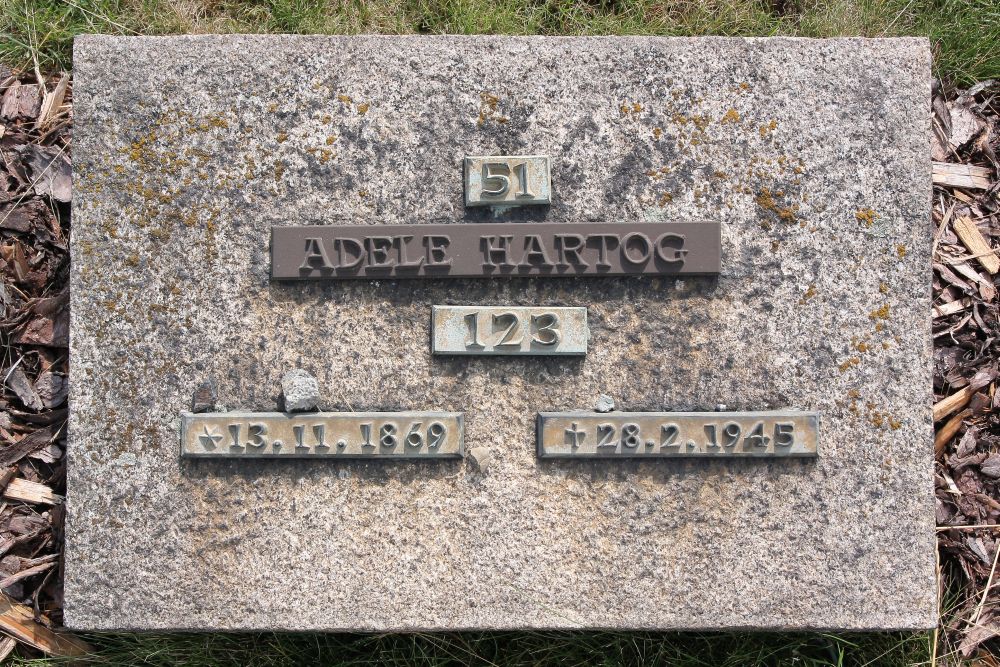 Afbeelding van graf of monument van Adeliene Marie Hartog