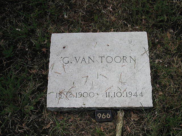 Afbeelding van graf of monument van Geurt van Toorn