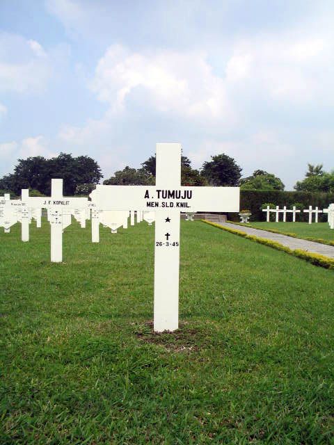 Afbeelding van graf of monument van A. Tumuju