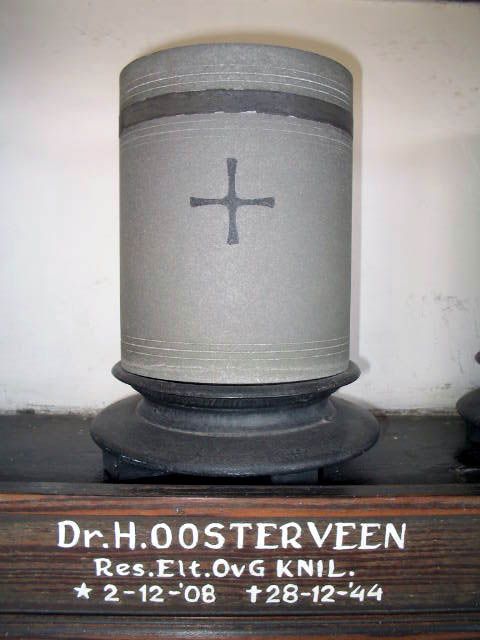 Afbeelding van graf of monument van Harm Oosterveen