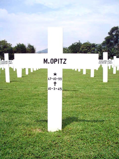 Afbeelding van graf of monument van M. Opitz