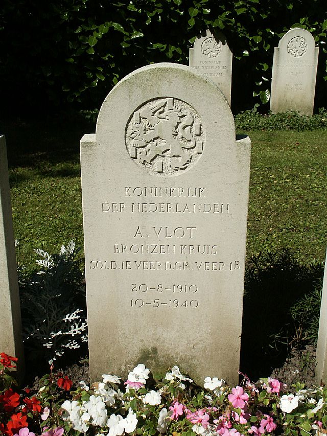 Afbeelding van graf of monument van Arie Vlot
