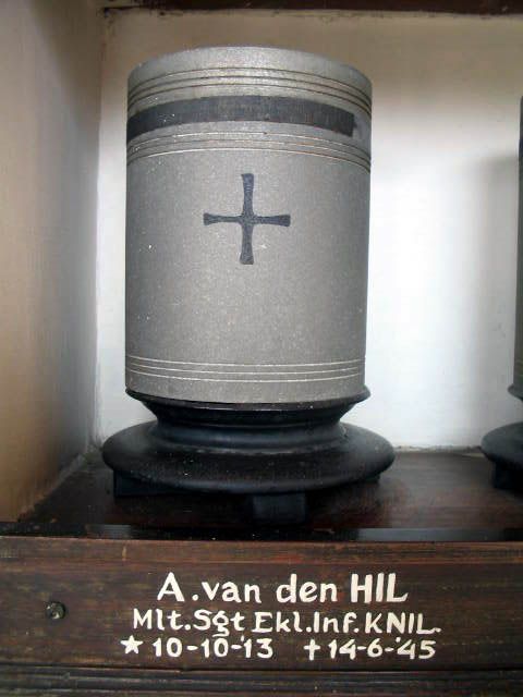 Afbeelding van graf of monument van Arie van den Hil
