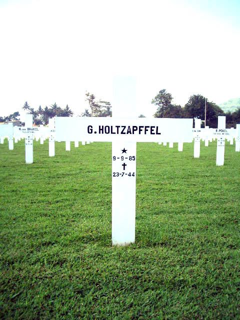 Afbeelding van graf of monument van George Holtzapffel