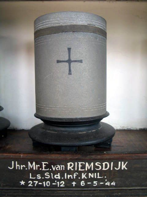 Afbeelding van graf of monument van Ellis van Riemsdijk