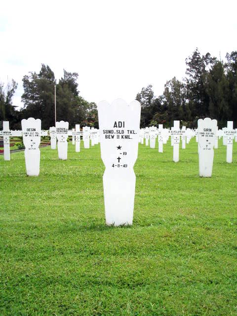 Afbeelding van graf of monument van Adi