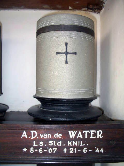 Afbeelding van graf of monument van Anton Dirk van de Water