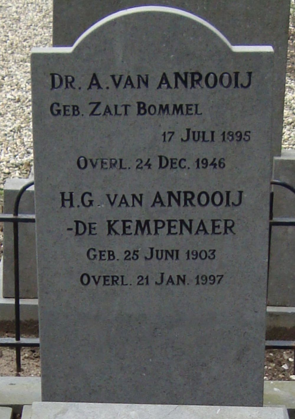 Afbeelding van graf of monument van Anton van Anrooij