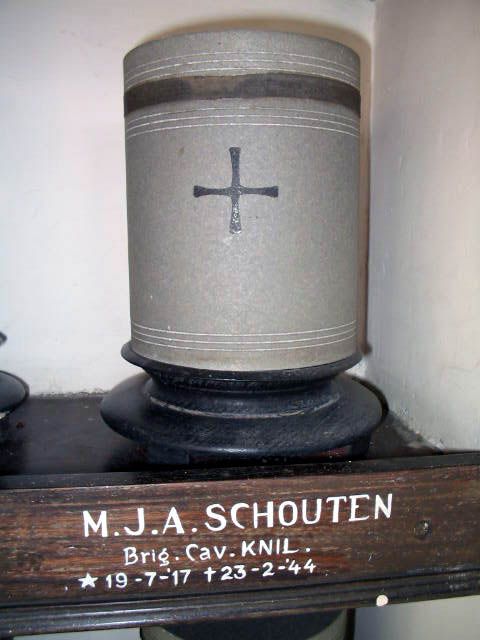 Afbeelding van graf of monument van Marinus Johannes Arend Schouten