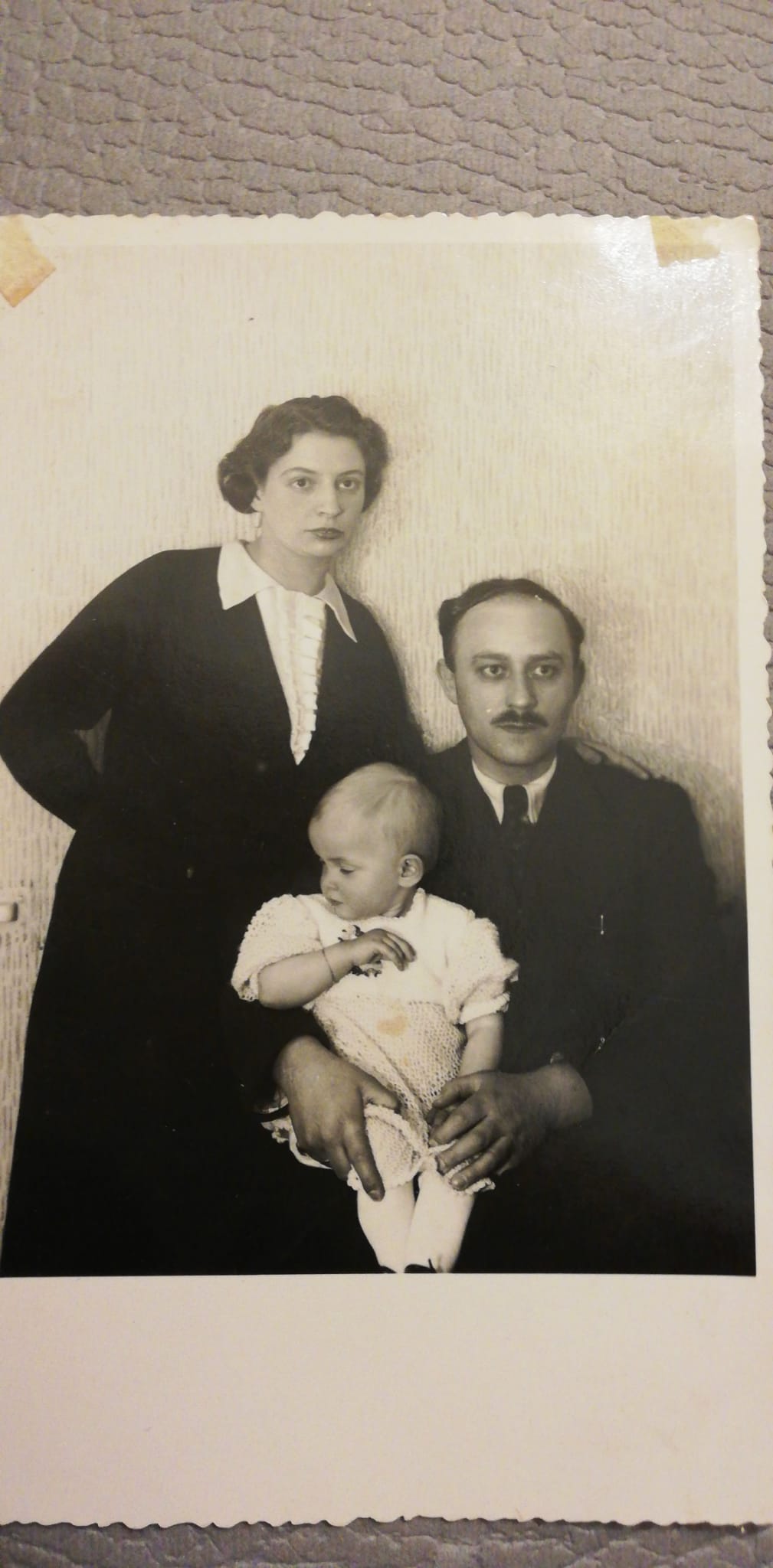 Anton with his wife Maria and daughter Greetje (Vi