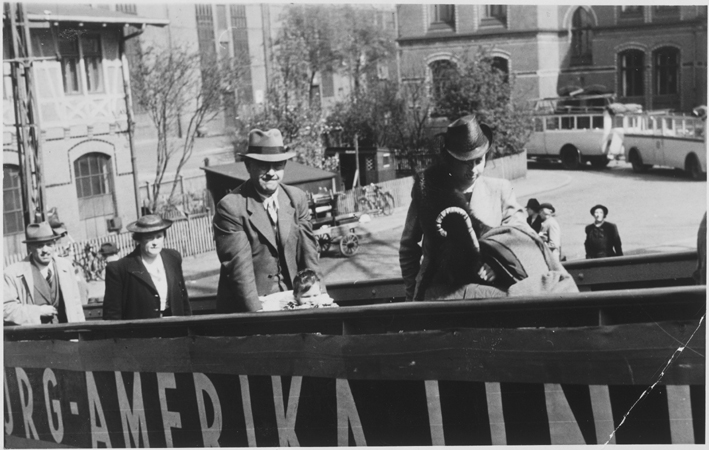 Vertrek van St. Louis uit Hamburg